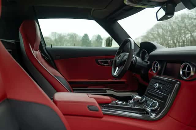 Mercedes-Benz SLS (2010) thumbnail 56