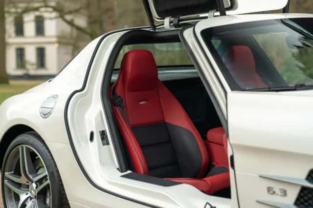 Mercedes-Benz SLS (2010) thumbnail 60