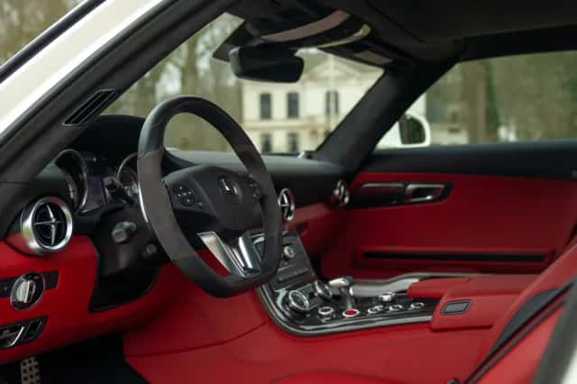 Mercedes-Benz SLS (2010) thumbnail 7