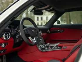 Mercedes-Benz SLS (2010) thumbnail 7