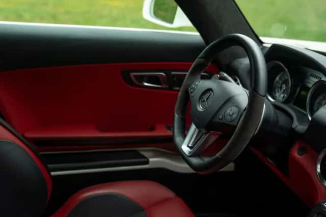 Mercedes-Benz SLS (2010) thumbnail 61