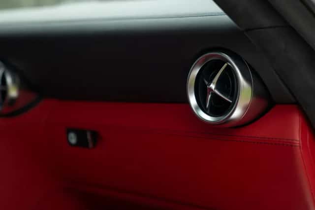 Mercedes-Benz SLS (2010) thumbnail 62