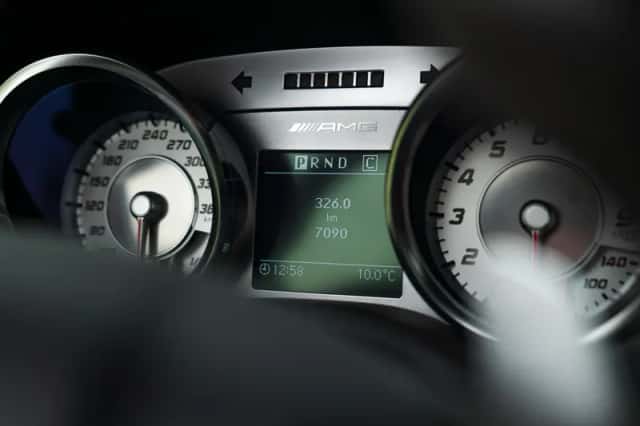 Mercedes-Benz SLS (2010) thumbnail 63
