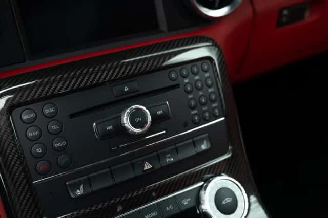 Mercedes-Benz SLS (2010) thumbnail 64