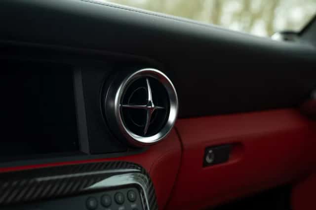 Mercedes-Benz SLS (2010) thumbnail 65