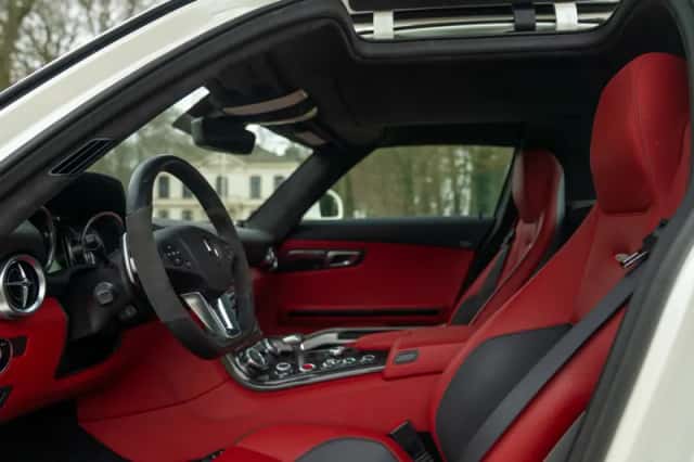 Mercedes-Benz SLS (2010) thumbnail 8