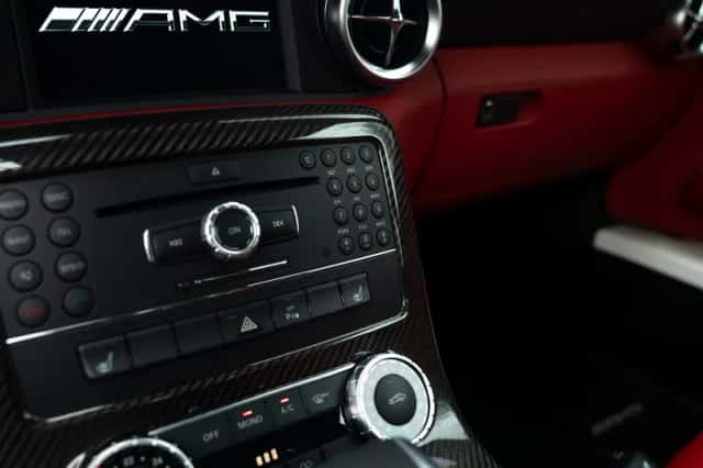 Mercedes-Benz SLS (2010) thumbnail 71