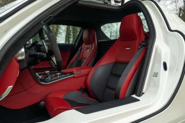 Mercedes-Benz SLS (2010) thumbnail 9