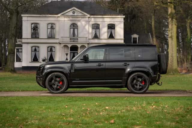 Land Rover Defender (2020) thumbnail 1
