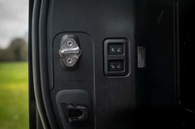 Land Rover Defender (2020) thumbnail 24