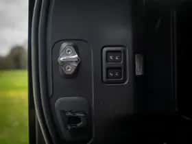 Land Rover Defender (2020) thumbnail 24