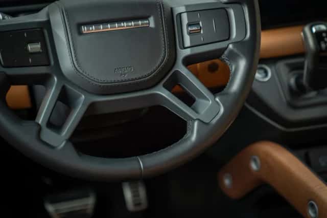 Land Rover Defender (2020) thumbnail 34