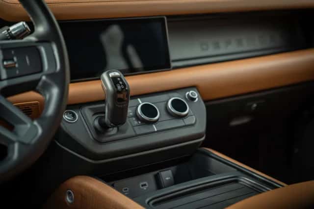 Land Rover Defender (2020) thumbnail 35