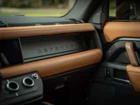 Land Rover Defender (2020) thumbnail 36