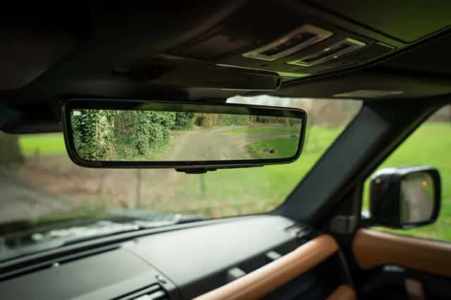 Land Rover Defender (2020) thumbnail 39