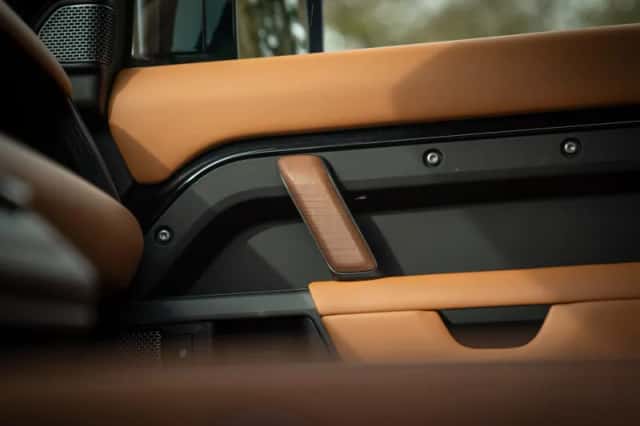 Land Rover Defender (2020) thumbnail 41