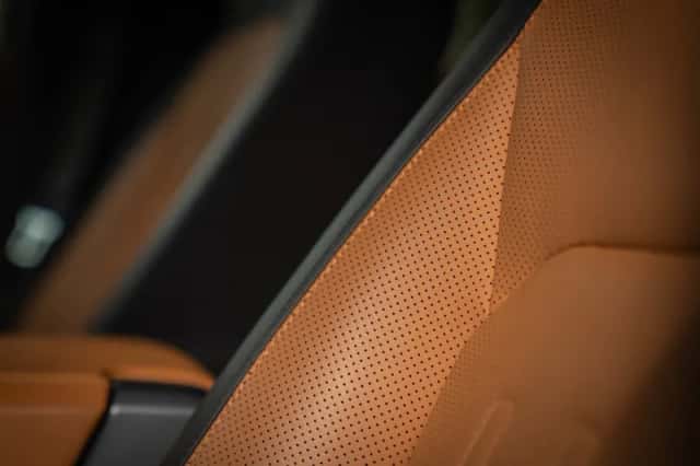 Land Rover Defender (2020) thumbnail 43