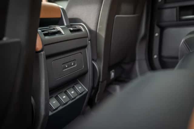 Land Rover Defender (2020) thumbnail 44