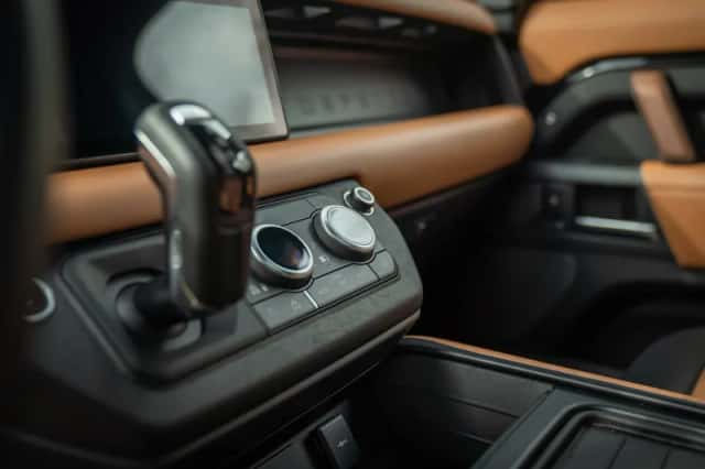 Land Rover Defender (2020) thumbnail 46