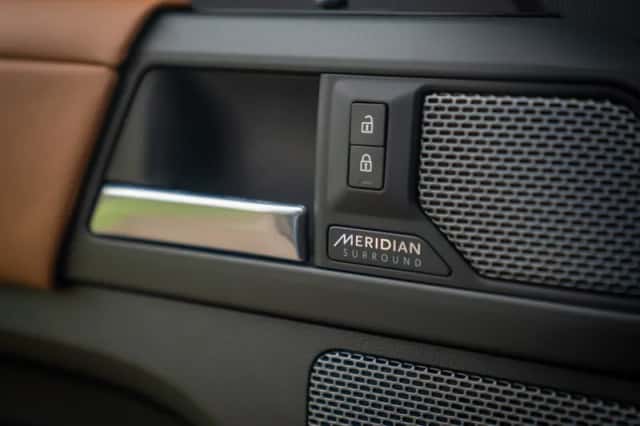 Land Rover Defender (2020) thumbnail 48