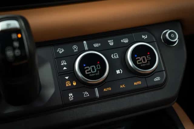 Land Rover Defender (2020) thumbnail 50