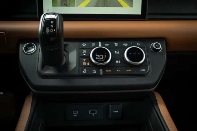 Land Rover Defender (2020) thumbnail 52
