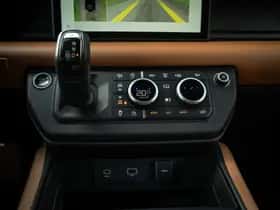 Land Rover Defender (2020) thumbnail 52