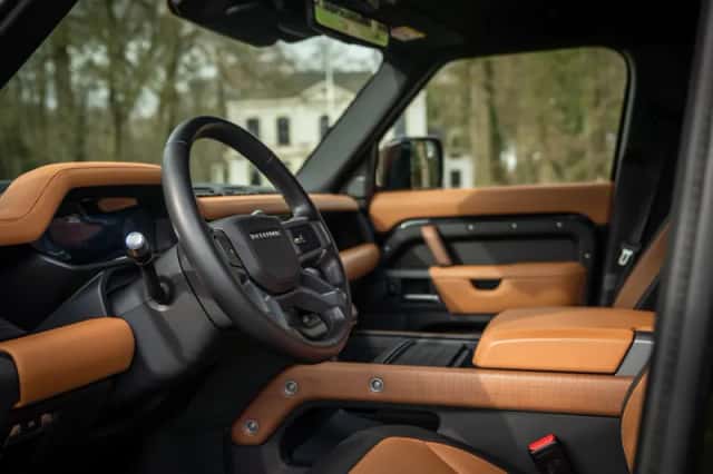 Land Rover Defender (2020) thumbnail 7