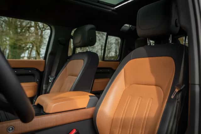 Land Rover Defender (2020) thumbnail 8