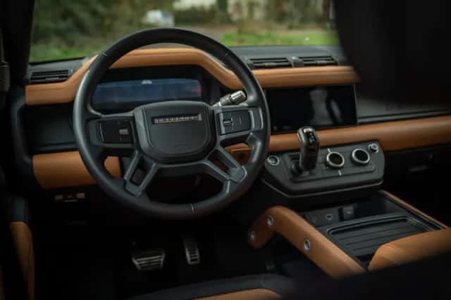 Land Rover Defender (2020) thumbnail 10