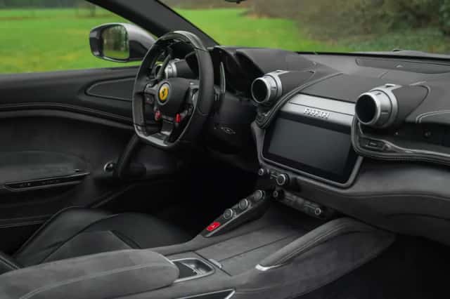 Ferrari GTC4Lusso (2018) thumbnail 11