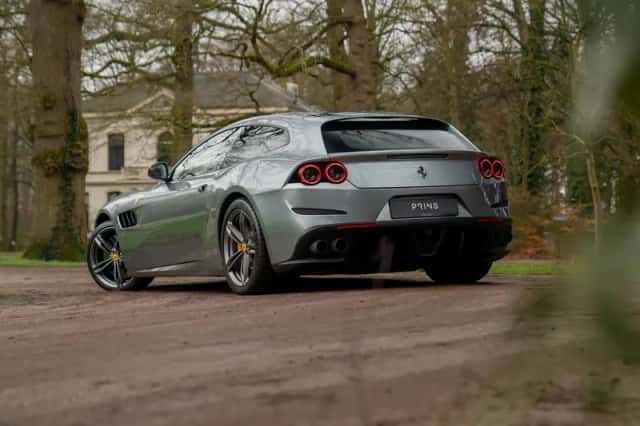 Ferrari GTC4Lusso (2018) thumbnail 25