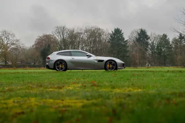 Ferrari GTC4Lusso (2018) thumbnail 4