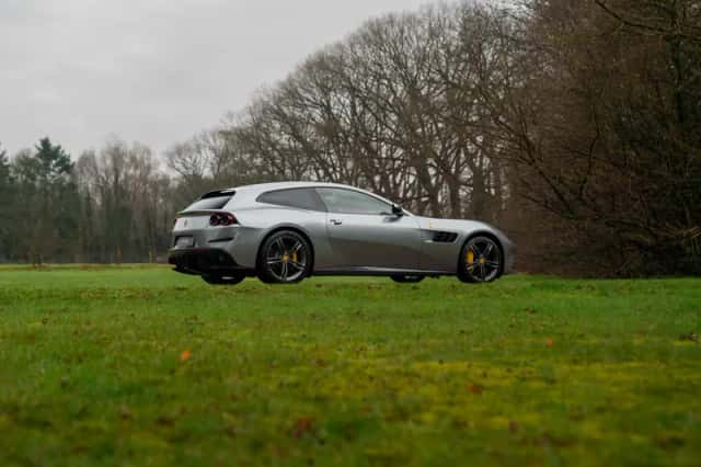 Ferrari GTC4Lusso (2018) thumbnail 31