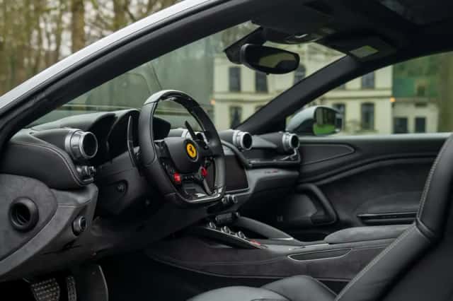 Ferrari GTC4Lusso (2018) thumbnail 40