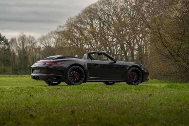 Porsche 911 (2019) thumbnail 4