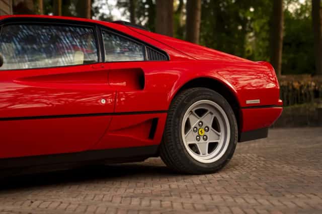 Ferrari 208 GTB Turbo (1986) thumbnail 6