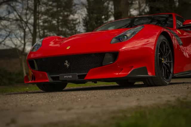 Ferrari F12 (2016) thumbnail 14