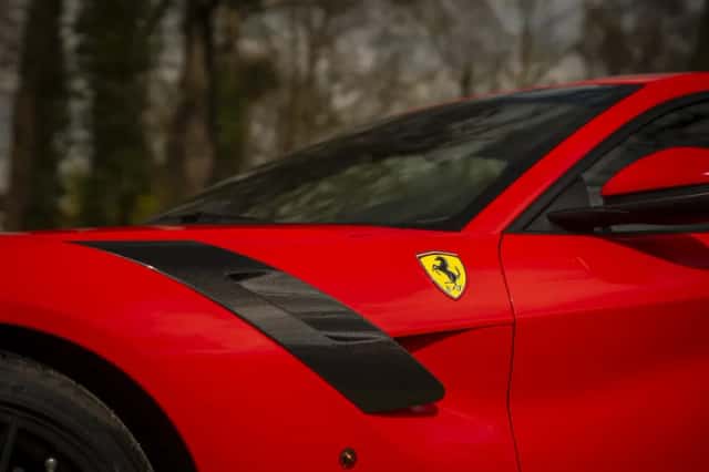 Ferrari F12 (2016) thumbnail 15