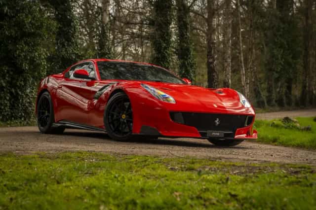 Ferrari F12 (2016) thumbnail 17