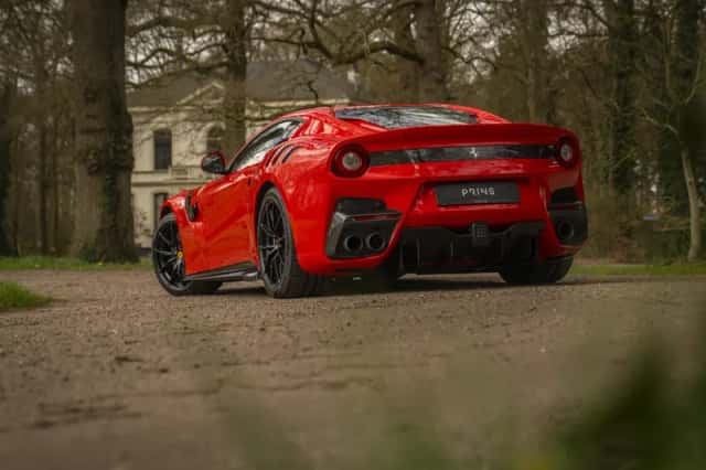 Ferrari F12 (2016) thumbnail 29