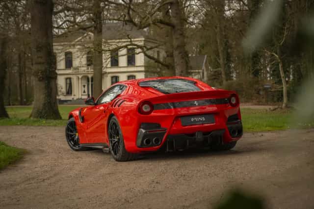 Ferrari F12 (2016) thumbnail 4