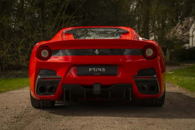 Ferrari F12 (2016) thumbnail 5