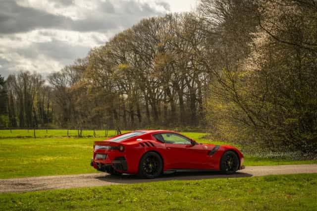 Ferrari F12 (2016) thumbnail 6