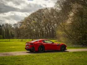 Ferrari F12 (2016) thumbnail 6