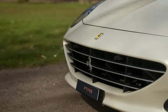 Ferrari California (2015) thumbnail 18