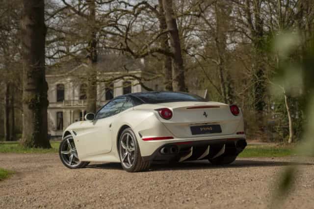 Ferrari California (2015) thumbnail 25