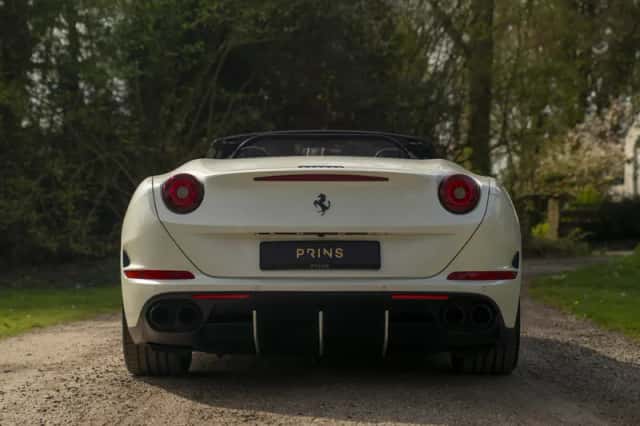 Ferrari California (2015) thumbnail 5