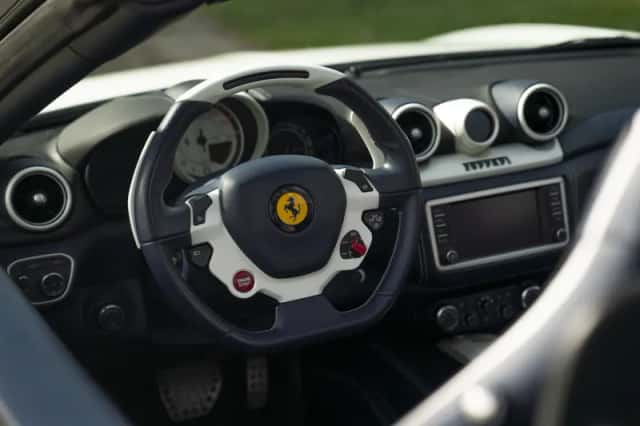 Ferrari California (2015) thumbnail 7