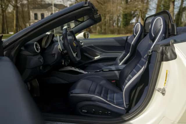 Ferrari California (2015) thumbnail 8